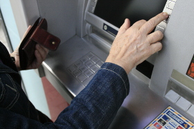 снятие зарплаты через банкомат