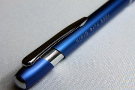 синяя шариковая ручка